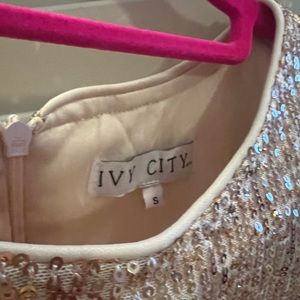 Ivy city Starling Dress in Rose Gold Sequin Size Small. Only wore for 1 hour.